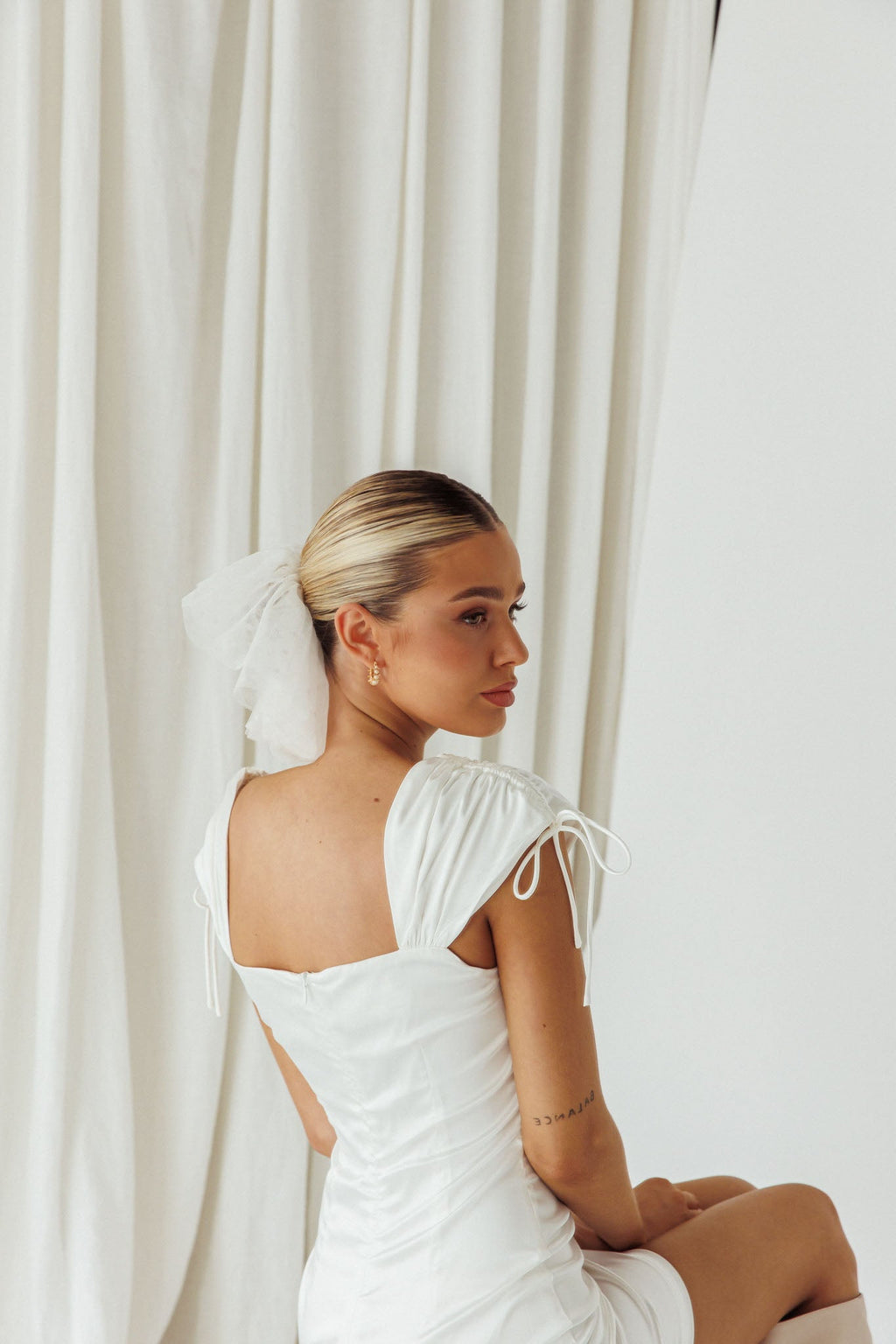 Hoda Lace Scrunchie White