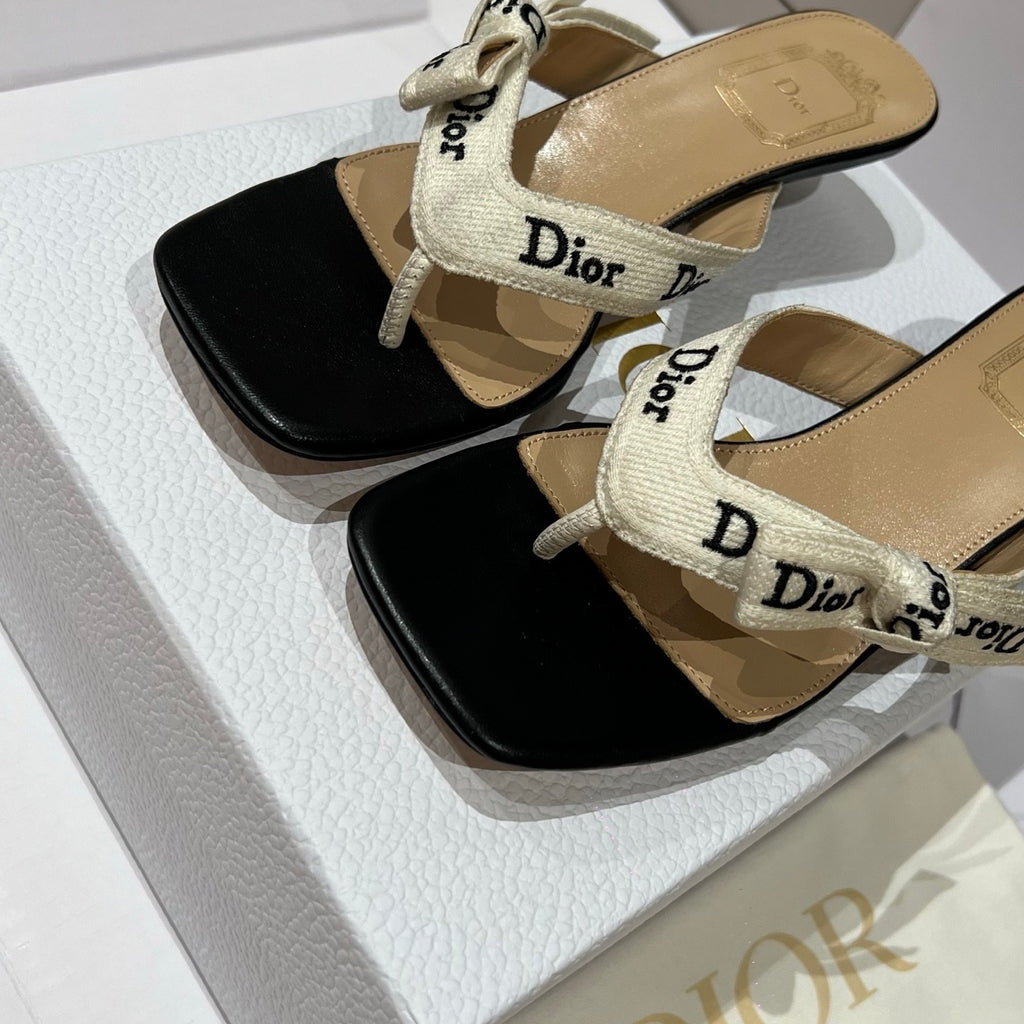 DIOR J Adior Heeled Thong Sandal White Embroidered Cotton and Black Lambskin #385829