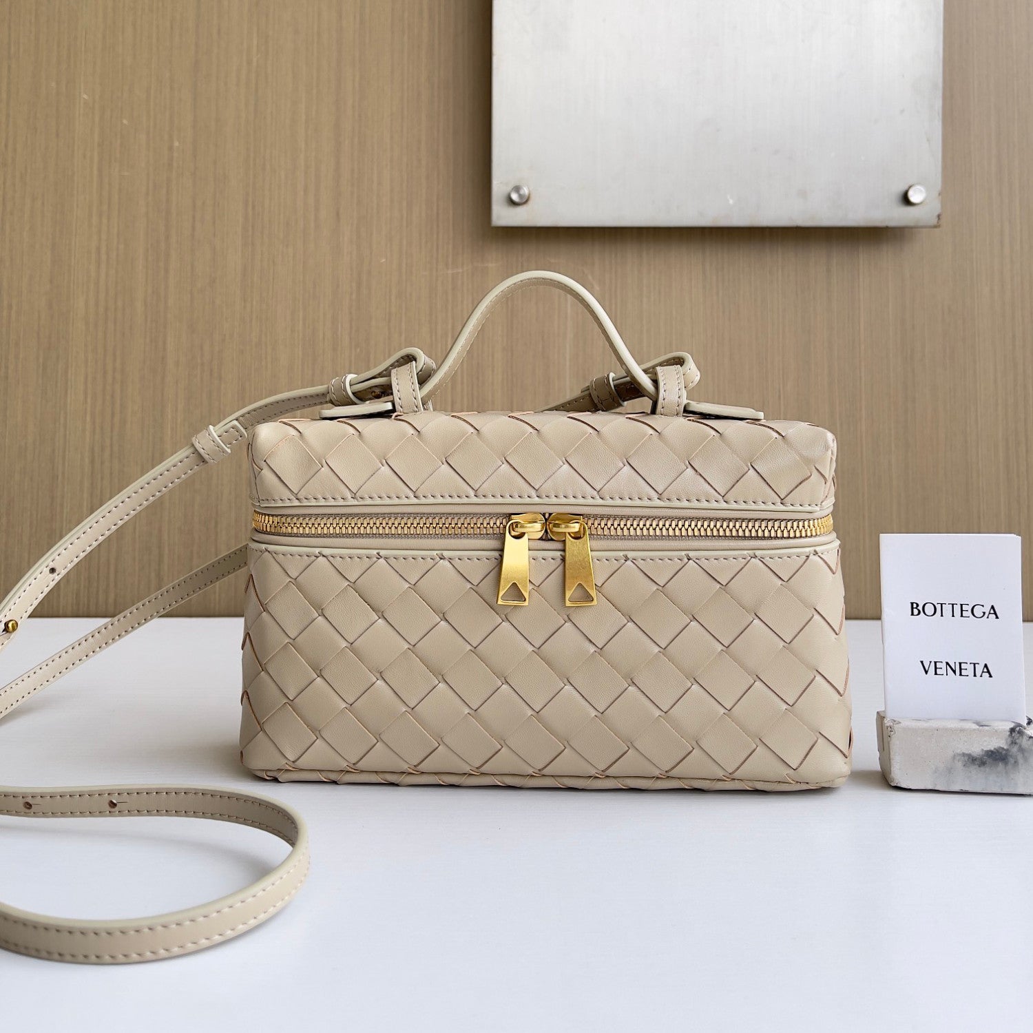 Bottega Veneta Bang Bang Women's Gold Accessories Zipper Closure Solid Color Calfskin Shoulder Crossbody Handbag Bag Bags #76533