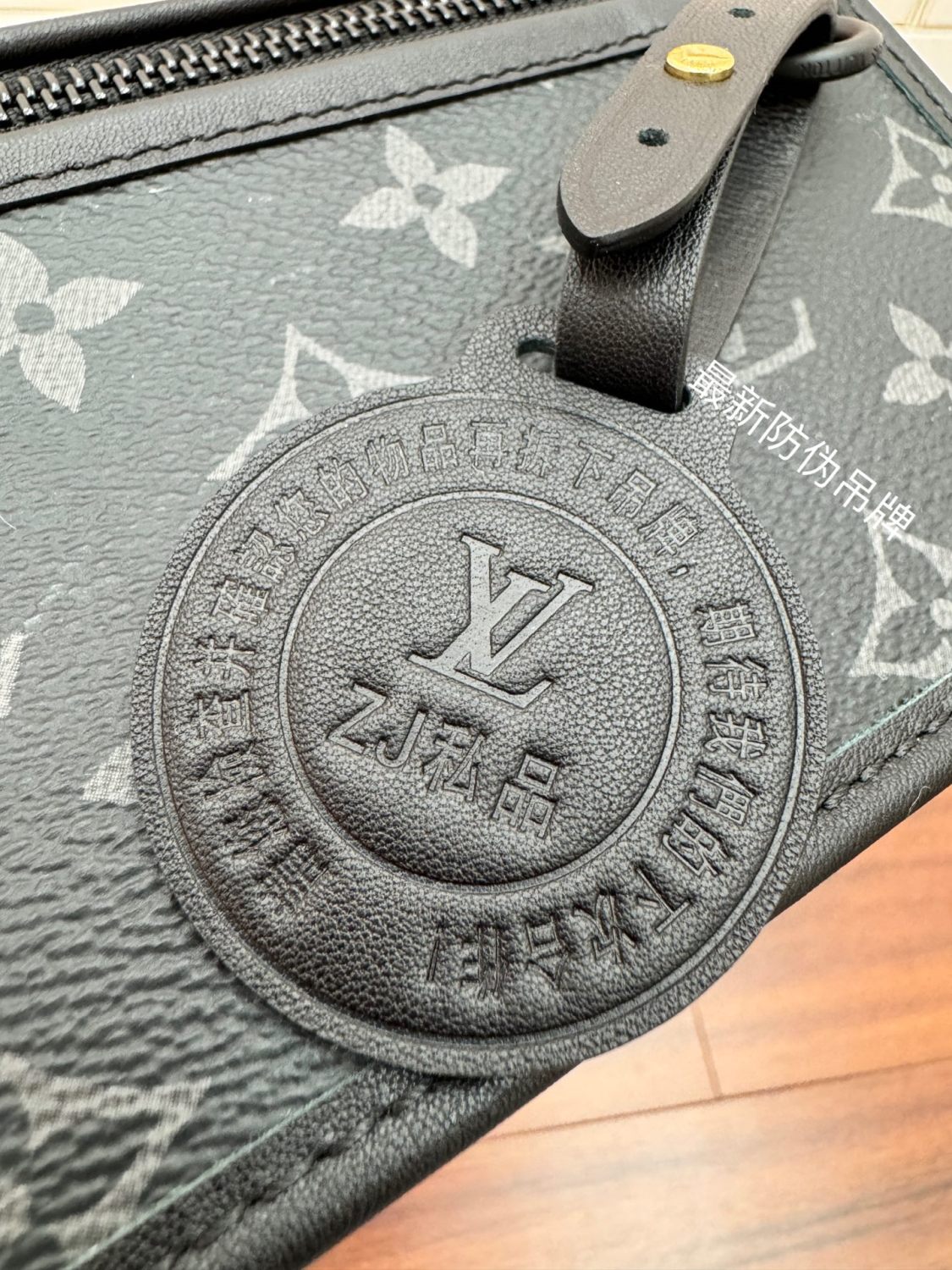 Louis Vuitton BOSPHORE Men's Solid Color Detachable Shoulder Strap Letter Print Leather Shoulder Bag Crossbody Bags #77964