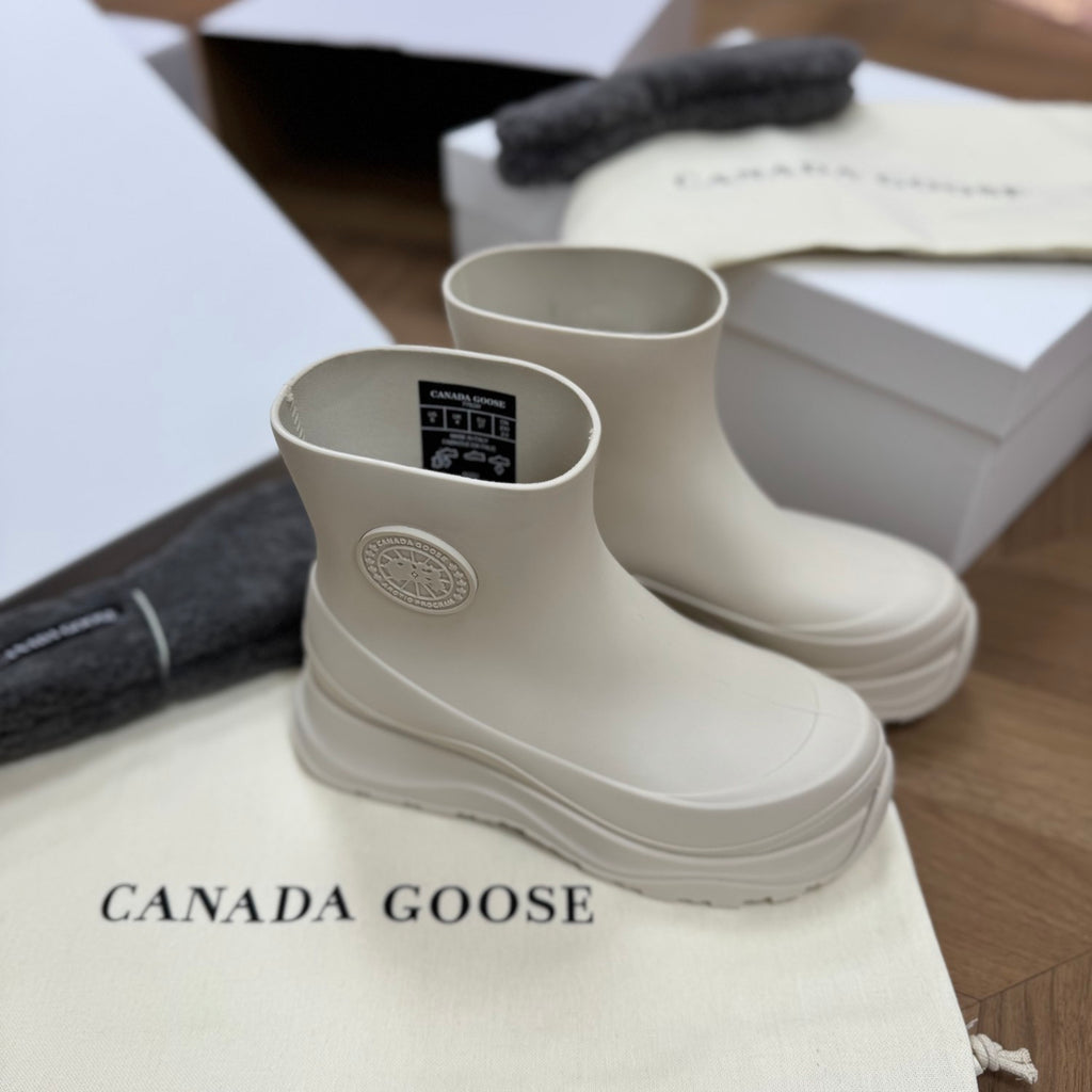 Canada Goose Women's Waterproof Round Toe Printed Rain Boots #332834