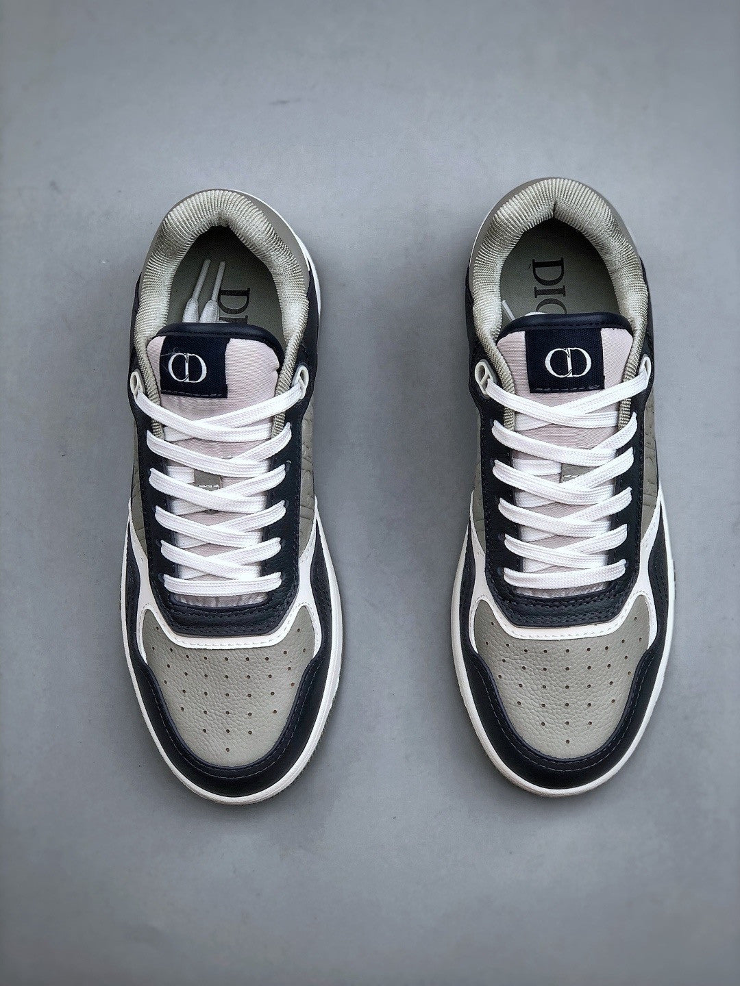 DIOR Leather B27 Uptown Low-Top Sneaker Grained Calfskin with Dior Gray Dior Gravity #335542