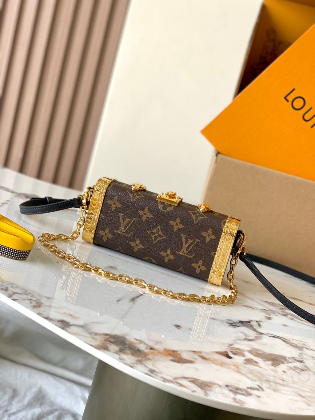 Louis Vuitton Vanity Case Women's Brown Detachable Adjustable Shoulder Strap Magnetic Buckle Closure Canvas Quilted Cowhide Cosmetic Case Shoulder Bag Bags #75148