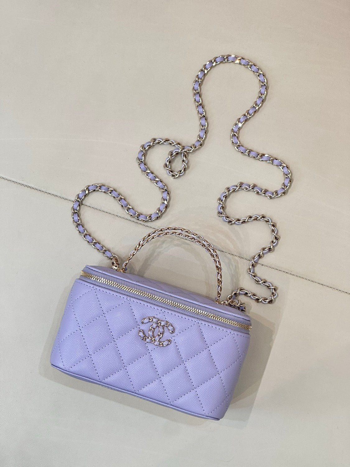 CHANEL Long Vanity With Chain Grained Shiny Calfskin Gold-tone Metal White #383847
