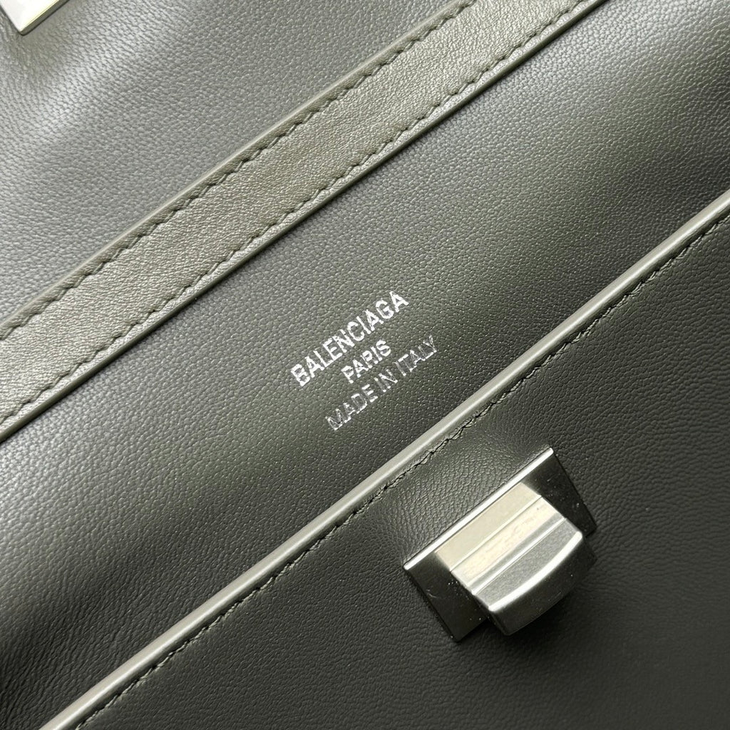Balenciaga Women's Solid Color Large Capacity Rodeo Small Tote Casual Leather Silver Button Casual Shoulder Crossbody Bags Ngvp #9917