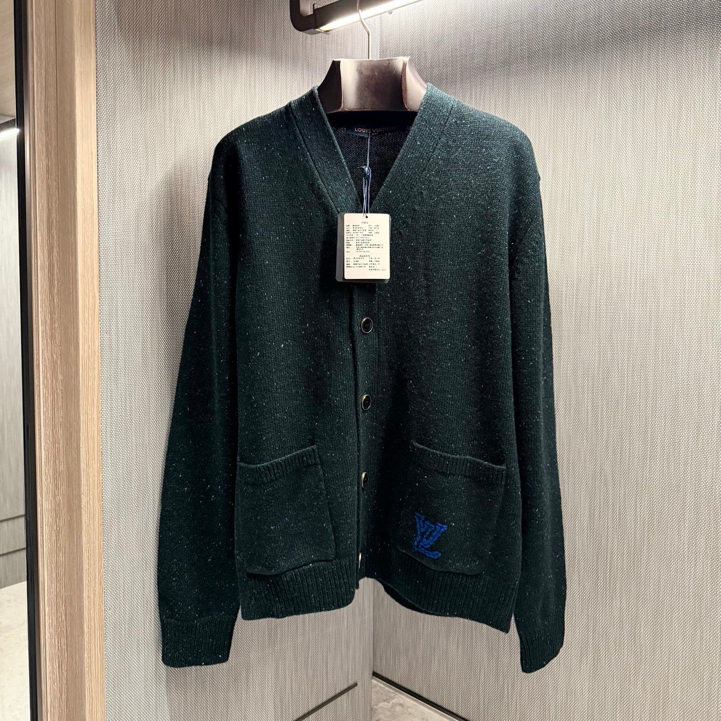 Louis Vuitton Men's Fall/Winter Fashion Casual V-Neck Single Button Loose Fit Relaxed Fit Cashmere Sweater Knit Cardigan #79415