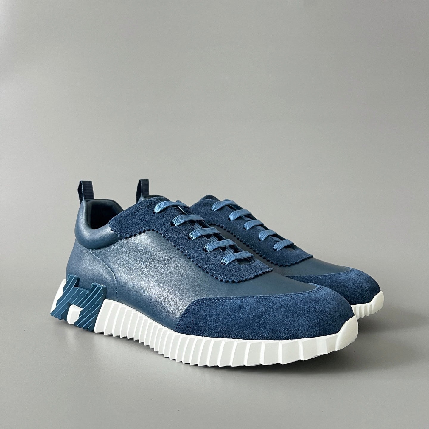 Hermes Bouncing Sneakers Men's Solid Color Leather and Suede Mesh Low-Top Lace-Up Shoes #77212