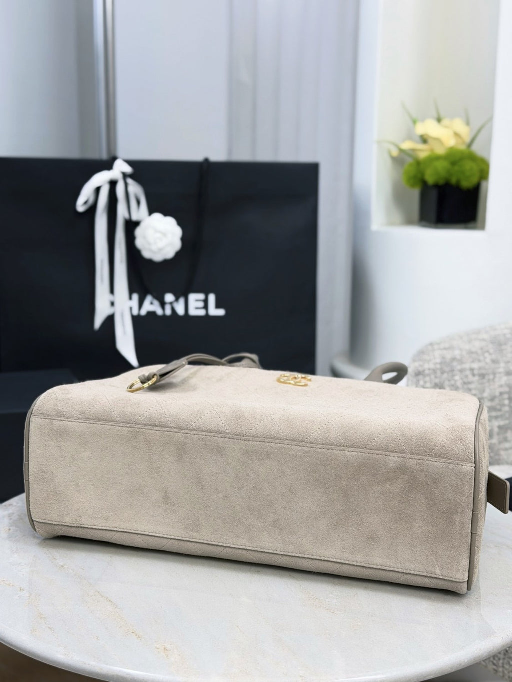 Chanel 𝟐𝟔𝐒 Vintage Suede Bowling Bag Classic Diamond-quilted Design With Metallic Double C Logo Large Capacity Tote Bag Bags #197473