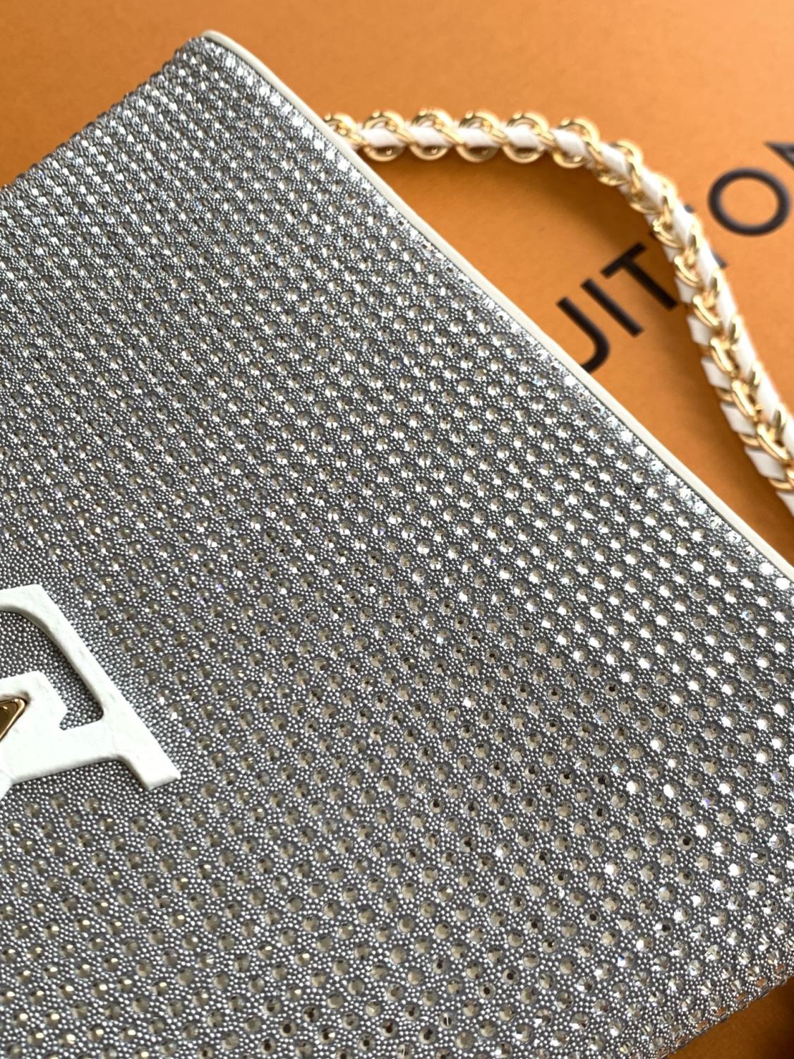 Louis Vuitton Women's Fashion Classic Crocodile Patterned Handbag With Hand Embedded Diamond Logo Letter Badge Dual-strap Tote Crossbody Bag Shoulder White Bag Bags #79287
