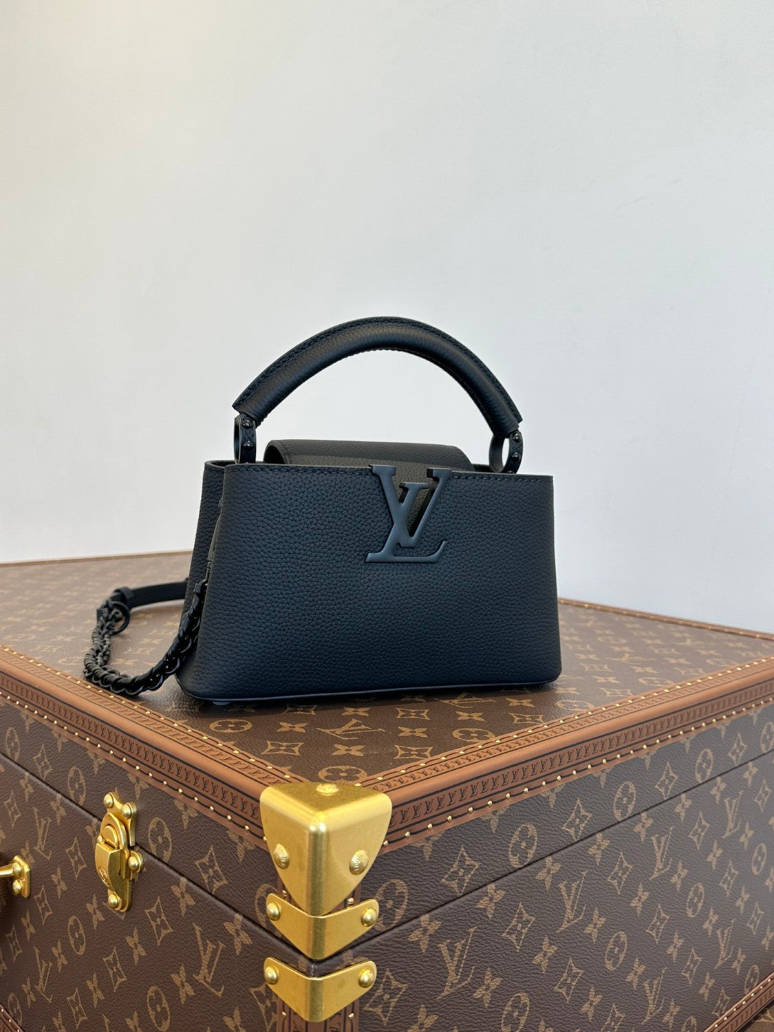 Louis Vuitton CAPUCINES EAST-WEST Women's Fashion Classic Solid Color Grain Leather Logo Handbag Shoulder Bag Bags M23955 #78951