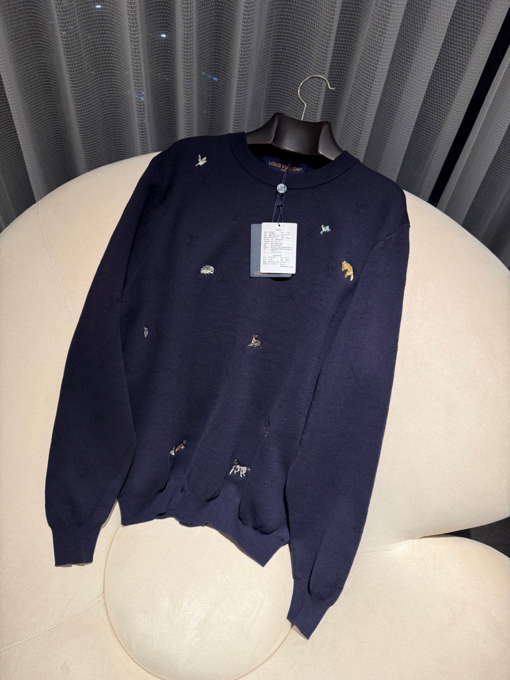 Louis Vuitton LV Blason Long-Sleeved Crewneck #335724