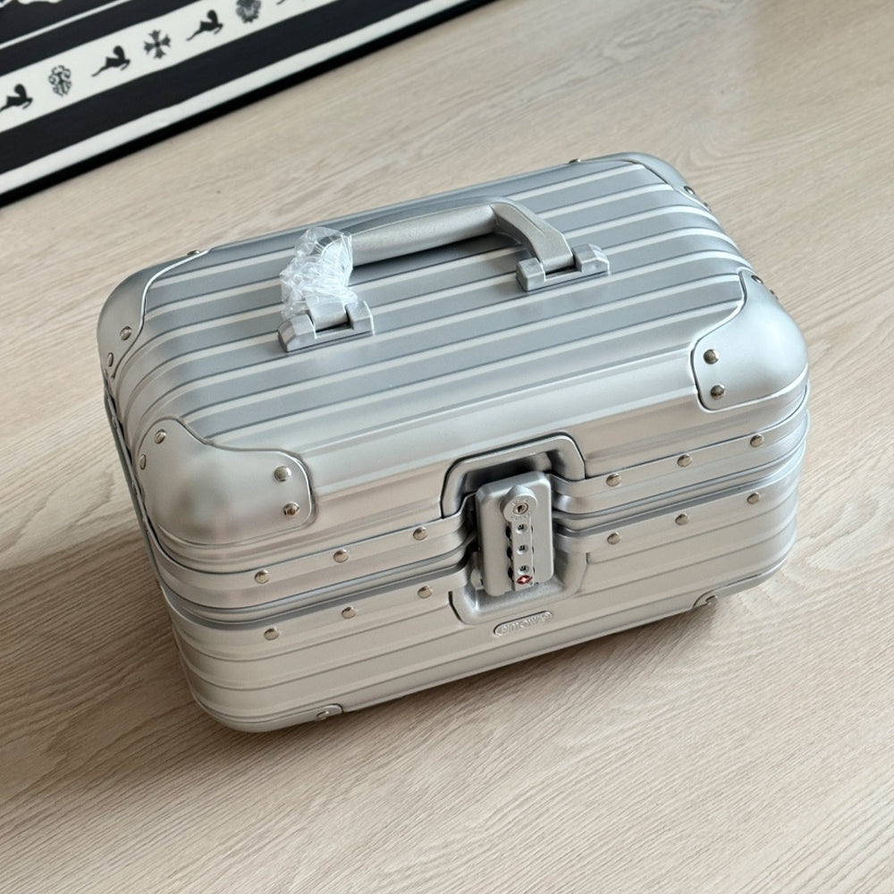 Rimowa Aluminum Travel Vanity Case in Silver Fashionable Leisure Bags with Square Logo Print Adjustable Shoulder Strap Crossbody Bag Handbag Jewelry Storage Box Bags #82955A