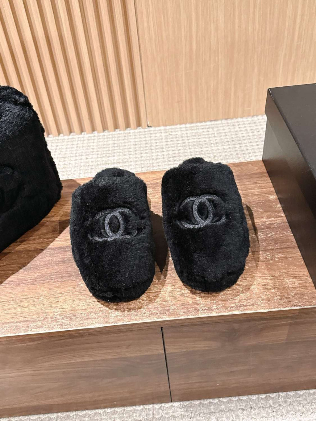 Chanel Winter Fashion Casual Round-Toe Thick-Sole Plush Home Slippers with Storage Bag Shoes #79278