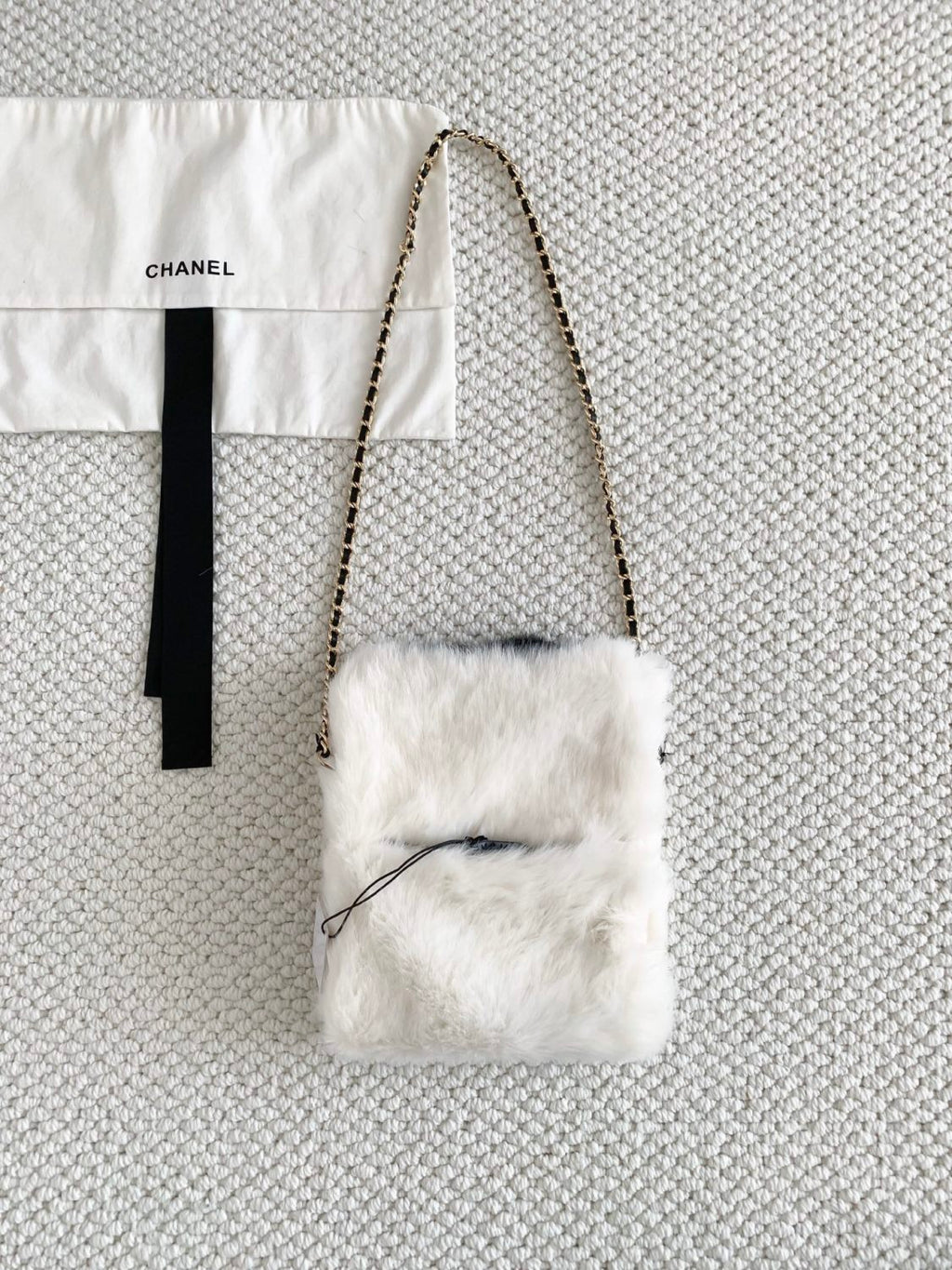 Chanel Autumn/winter Plush Chain Crossbody Bag With Double C Logo Stylish And Trendy Exquisite Handbag In Black And White #192905
