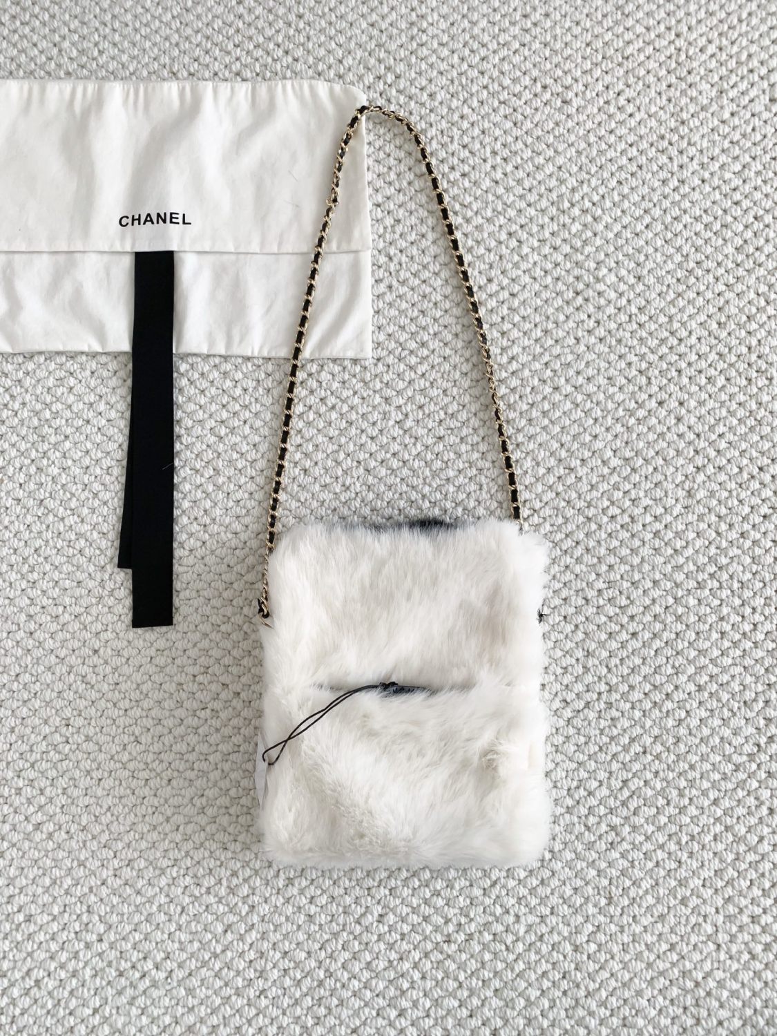 Chanel Autumn/winter Plush Chain Crossbody Bag With Double C Logo Stylish And Trendy Exquisite Handbag In Black And White #192905