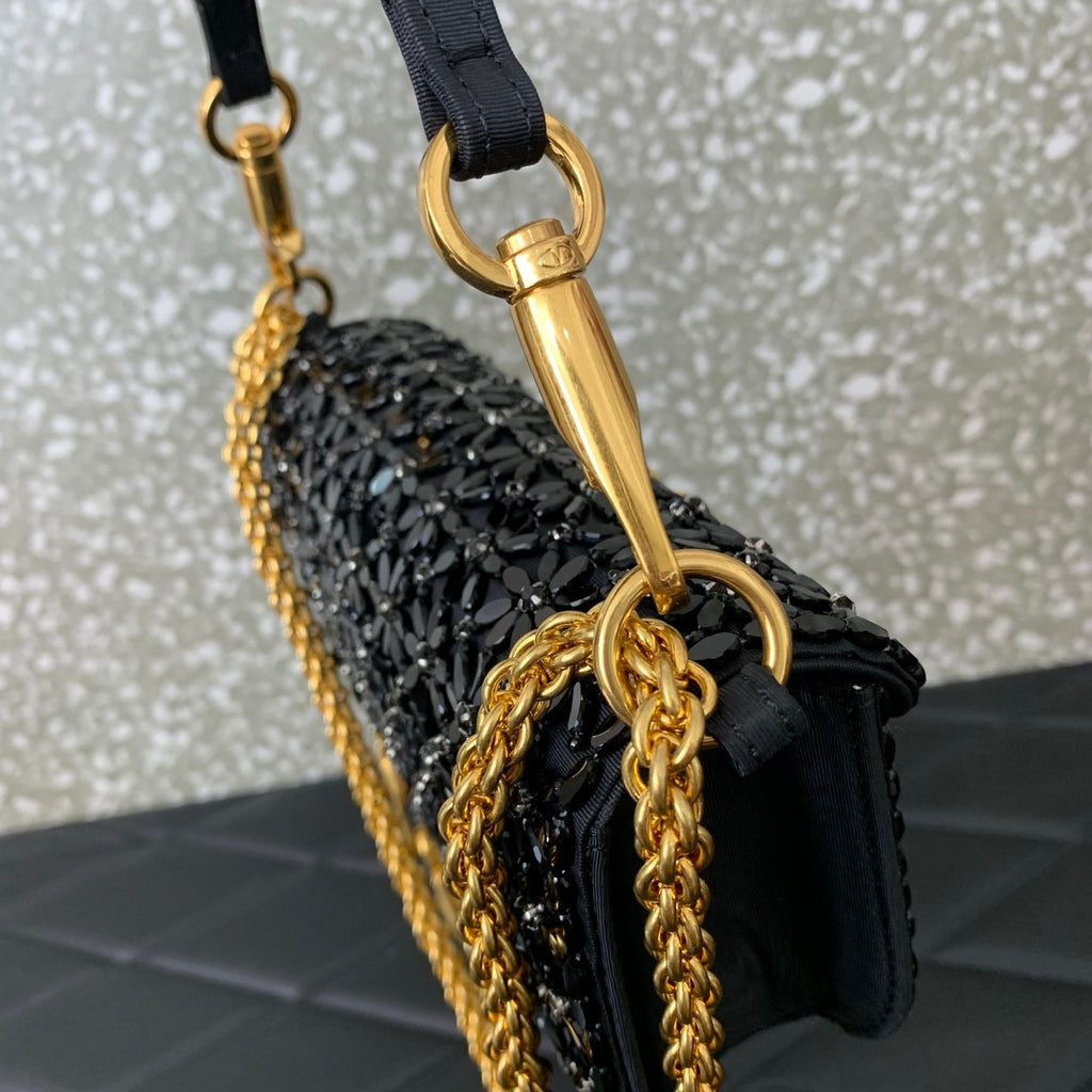 Valentino Imitation Crystal Decoration V Logo Signature Handbag #333601