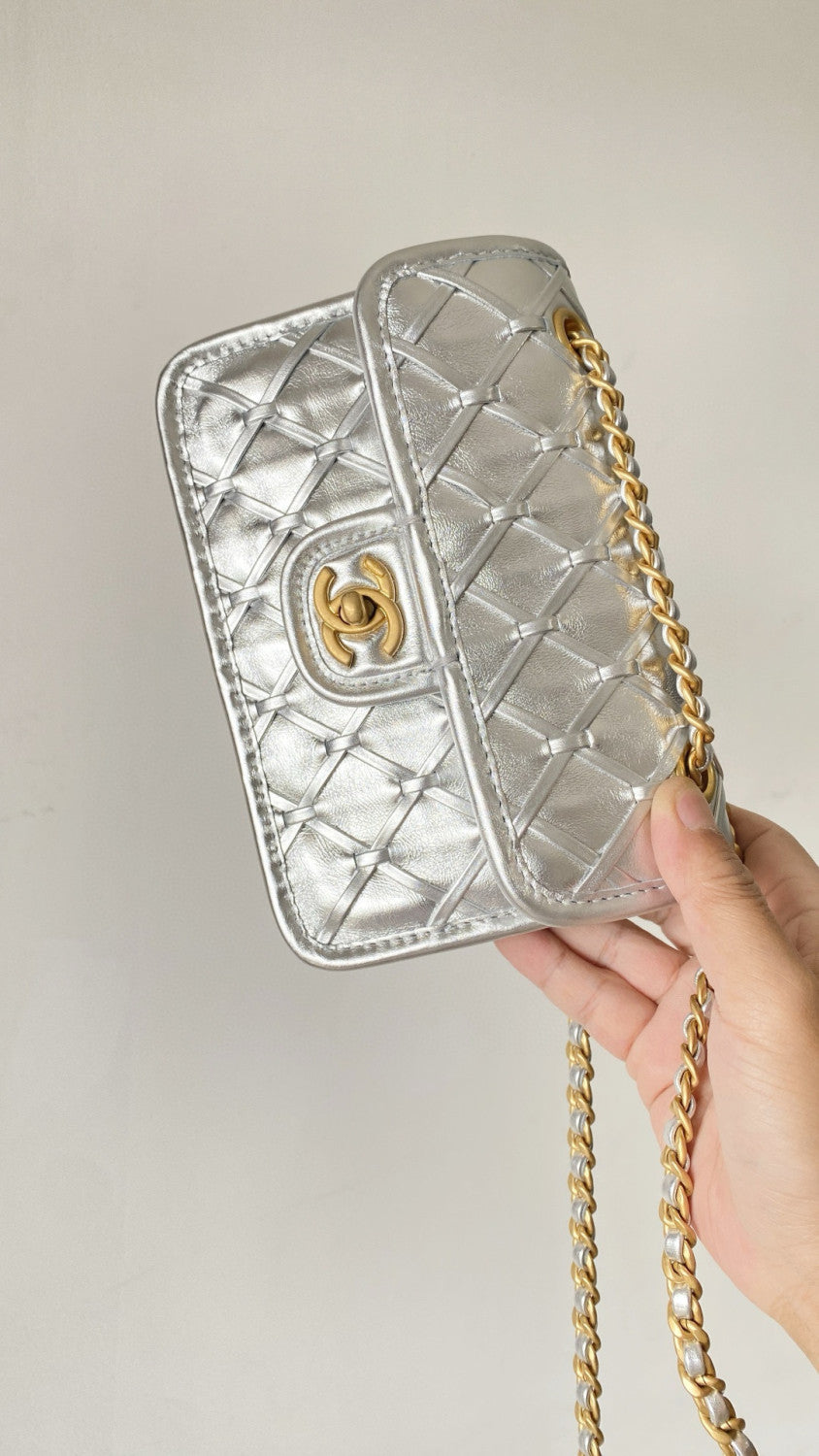 Chanel Women's Silver Lattice Chain Metallic Mirror Calfskin Shoulder Crossbody Bag Bags Metallic-colored Leather Tends To Fade Easily #76372
