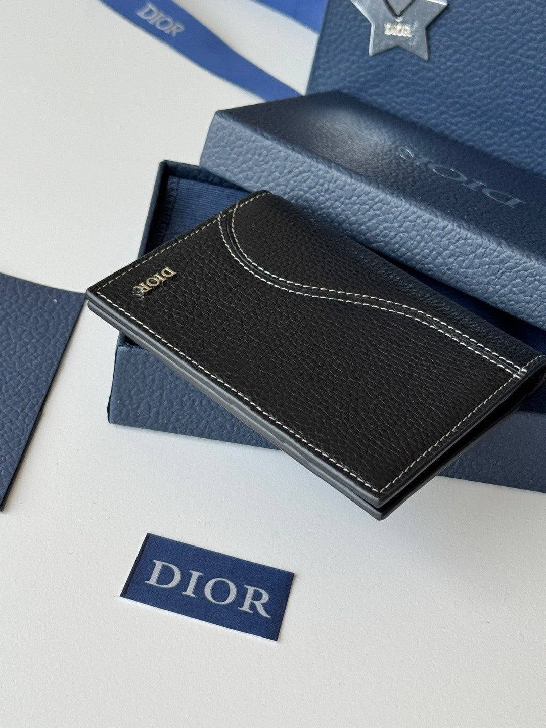 Dior Men's CD lcon Vertical Bifold Card Holder Passport Holder Casual Logo Solid Color Canvas Leather Saddle Passport Cover Wallet Purse Bags Bag 2ADCH169YKK-H00N #81355