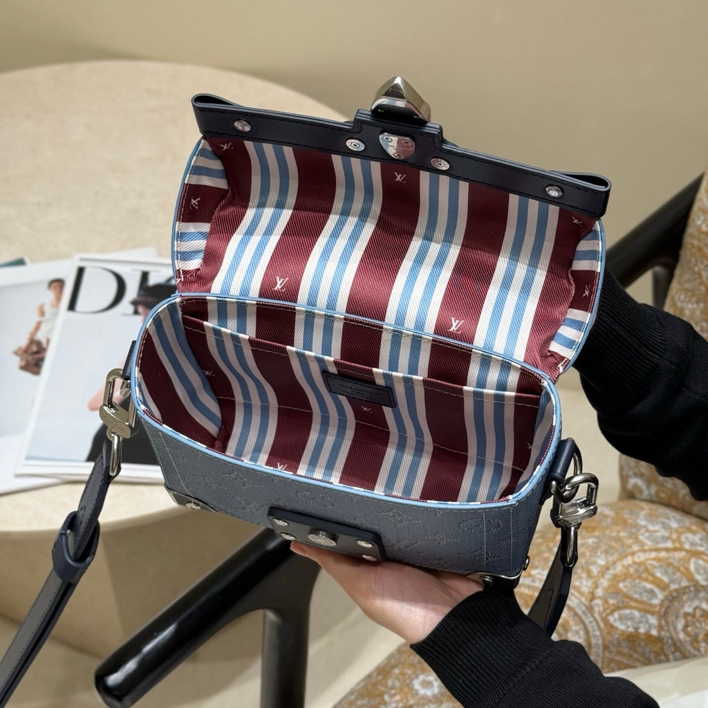 Louis Vuitton Soul Trunk Men's Detachable Shoulder Strap Solid Color Logo Full Print Coated Canvas Shoulder Bag Storage Bags #77149