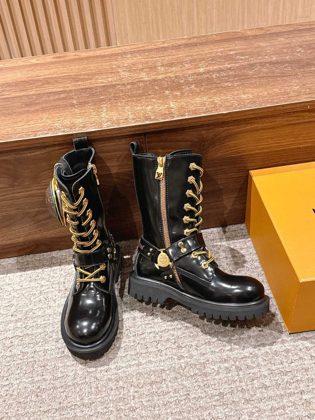 Louis Vuitton x Timberland Men's & Women's Casual Solid-Color Glossy/Matte Leather Mid-Calf Biker Boots With Laces & Zipper. Fall/Winter Flat Boots With Hamburger Bag Detail Shoes Ngvp #2536