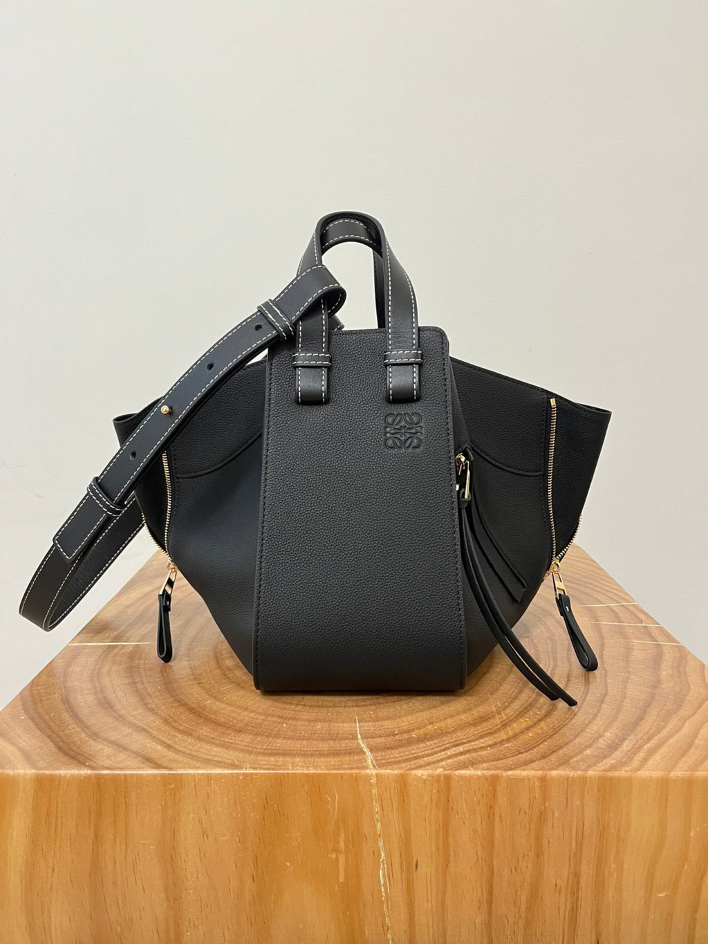 Loewe Small Hammock bag in classic calfskin Black#335867