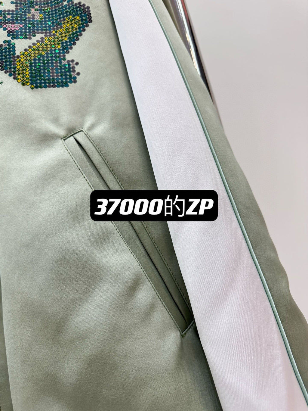 Louis Vuitton Men's Spring and Autumn Clashing Cartoon Dragon Embroidery Pattern Zipper Long Sleeve Jacket #98576
