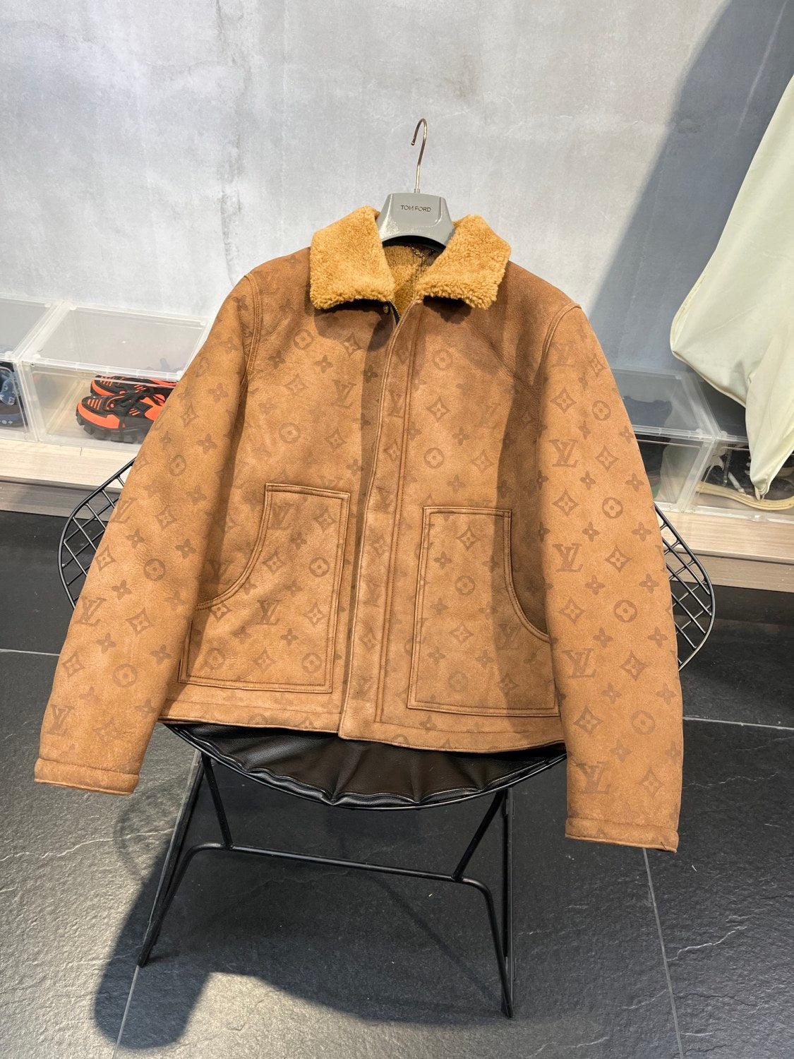 Louis Vuitton Monogram Embossed Sheepskin Lapel Single Breasted Long Sleeve Leather Jacket Zipper Fashion Vintage Hair Collar Jacket Coat #71612