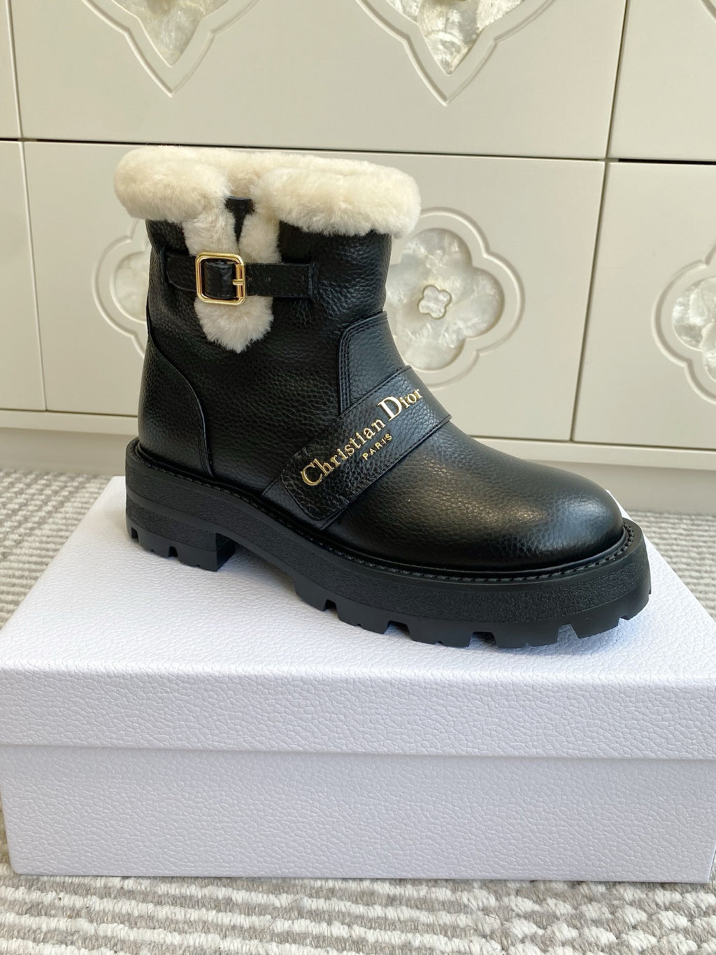 DIOR DiorAlps D-Quest Ankle Boot Black Grained Calfskin White Lambskin Shearling #335893