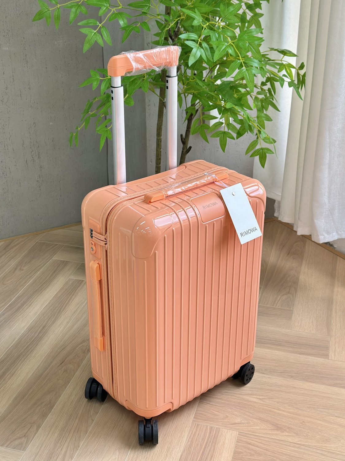 Rimowa Essential Series Five New Seasonal Limited-edition Luggage Models Available In Various Sizes Perfect For Short Trips Or Long Journeys Offering High-quality Luggage Box  #195323