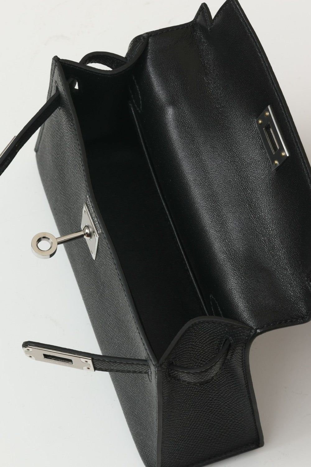 Hermes Solid Color Handbag Temperament Metal Buckle Kelly Bag Accessories Handcrafted Leather Bag From The Original Factory's Premium Custom Collection #74557