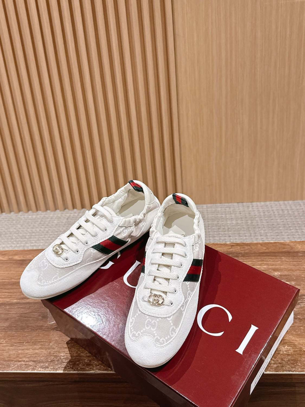 Gucci White GG Canvas Gucci Shift Series Women's Sneakers #333045