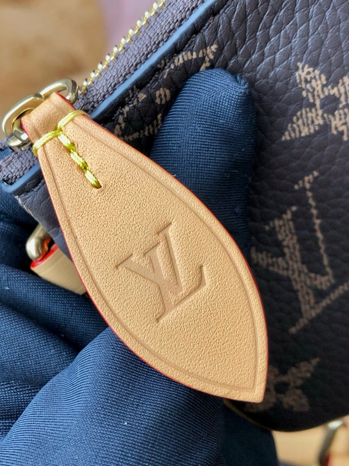 Louis Vuitton Women's Fashion Classic Caramel Coffee Brown Logo Zipper Closure Leather Shoulder Bag Handbags In Small Medium And Large Sizes Crossbody Bag Bags #78659