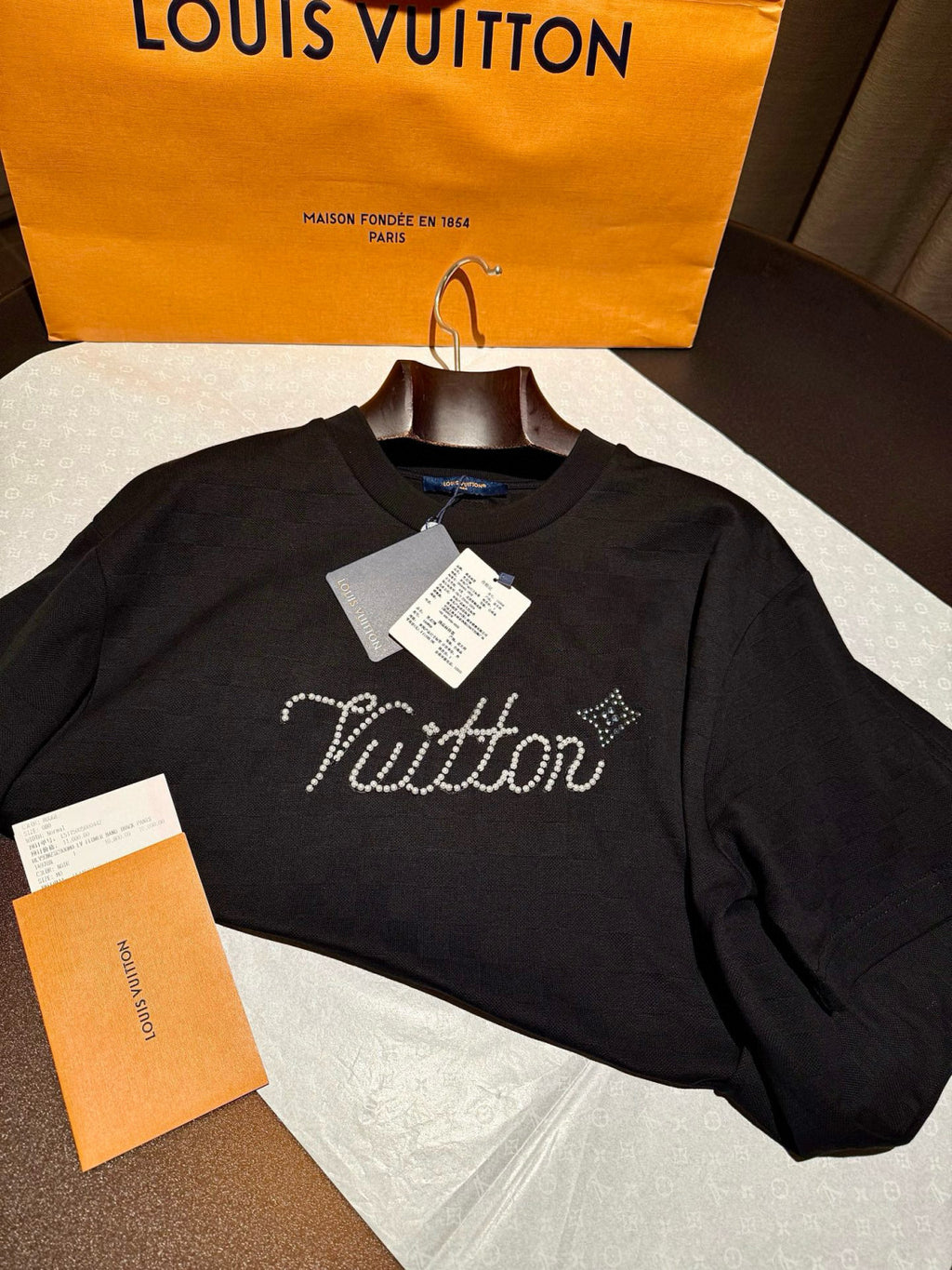 Louis Vuitton Men's Short-sleeved T-shirt Damier Pattern Bead Embroidered Cursive Signature New Style #325063