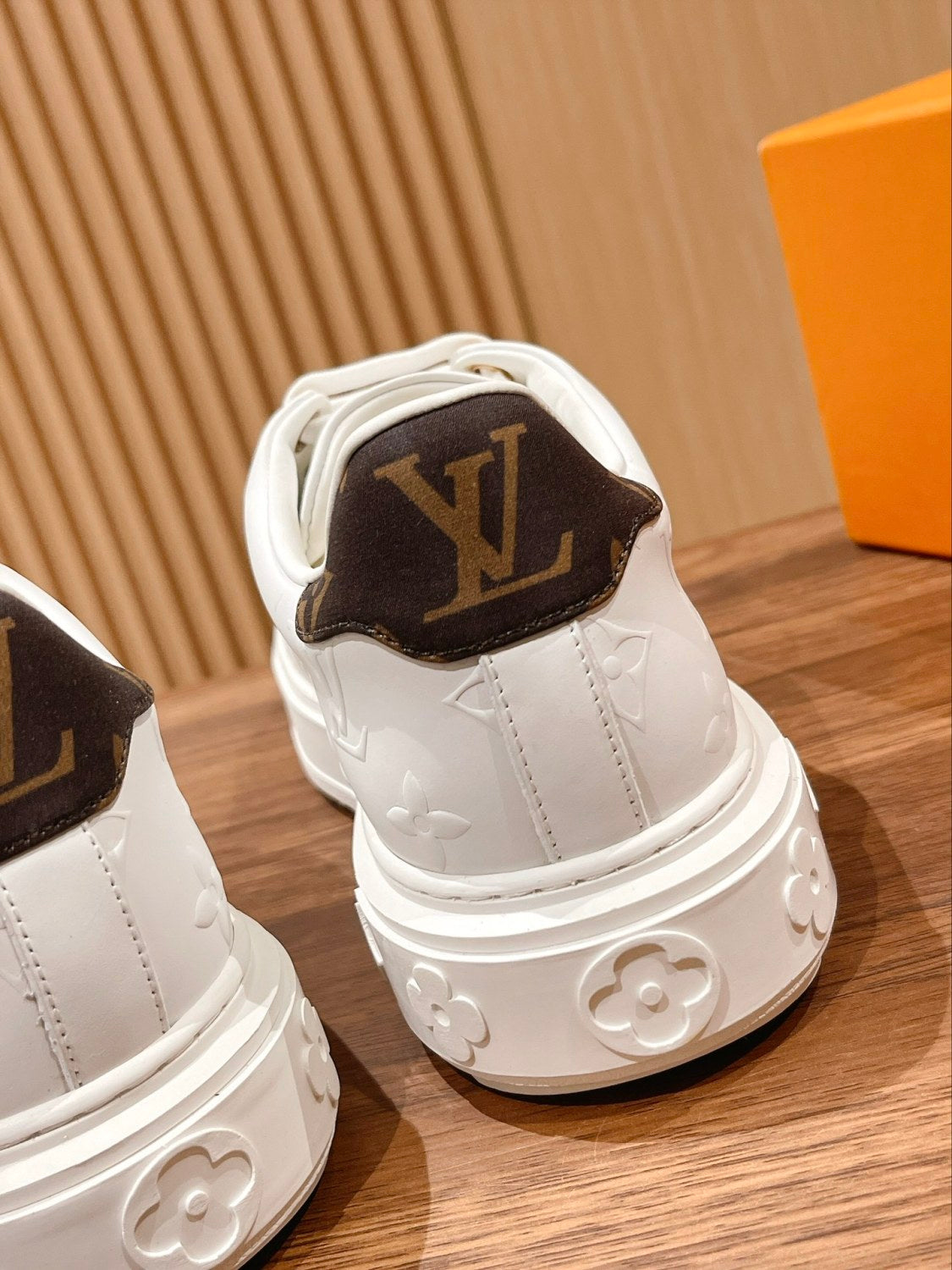 Louis Vuitton Time Out Women's Solid Color Letter Print Leather Low-Top Lace-Up Casual Shoes #77748