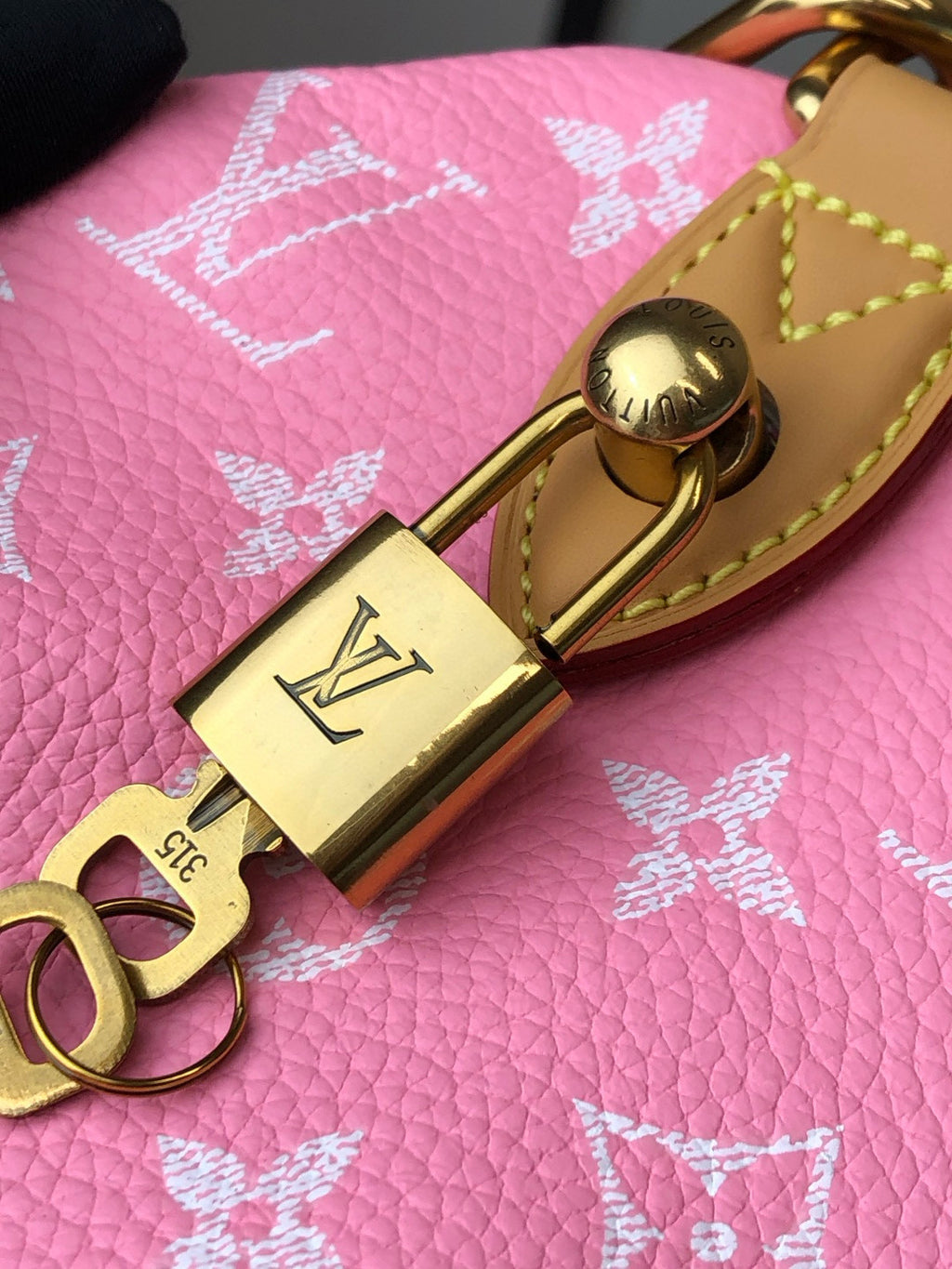 Louis Vuitton Women's Fashion Classic Cherry Blossom Pink Logo Zipper Closure Leather Shoulder Bag Handbags In Small Medium And Large Sizes Crossbody Bag Bags #78657