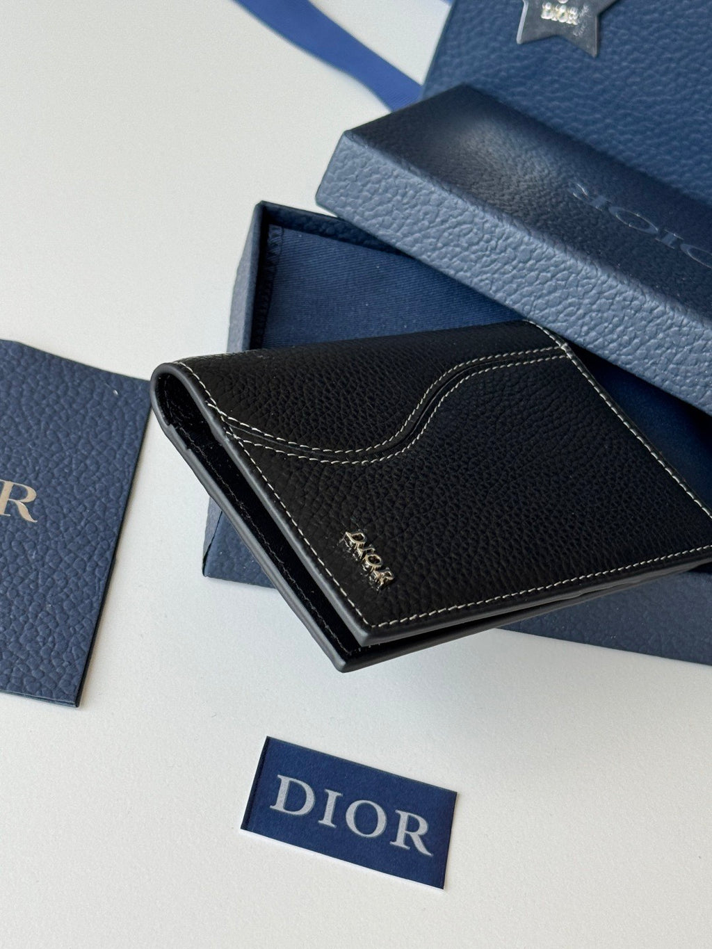 Dior Men's CD lcon Vertical Bifold Card Holder Passport Holder Casual Logo Solid Color Canvas Leather Saddle Passport Cover Wallet Purse Bags Bag 2ADCH169YKK-H00N #81355