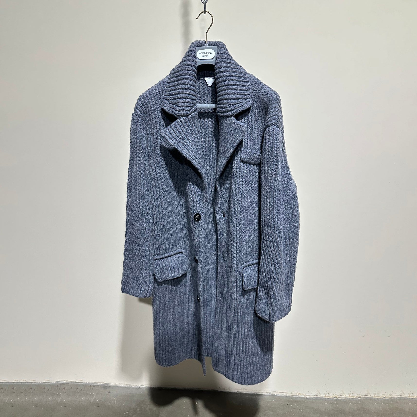 Bottega Veneta Men's Fall/winter Gray Chunky Knit Jacket - Comfortable Warmth. Functional Pockets And Minimalist Design #75722
