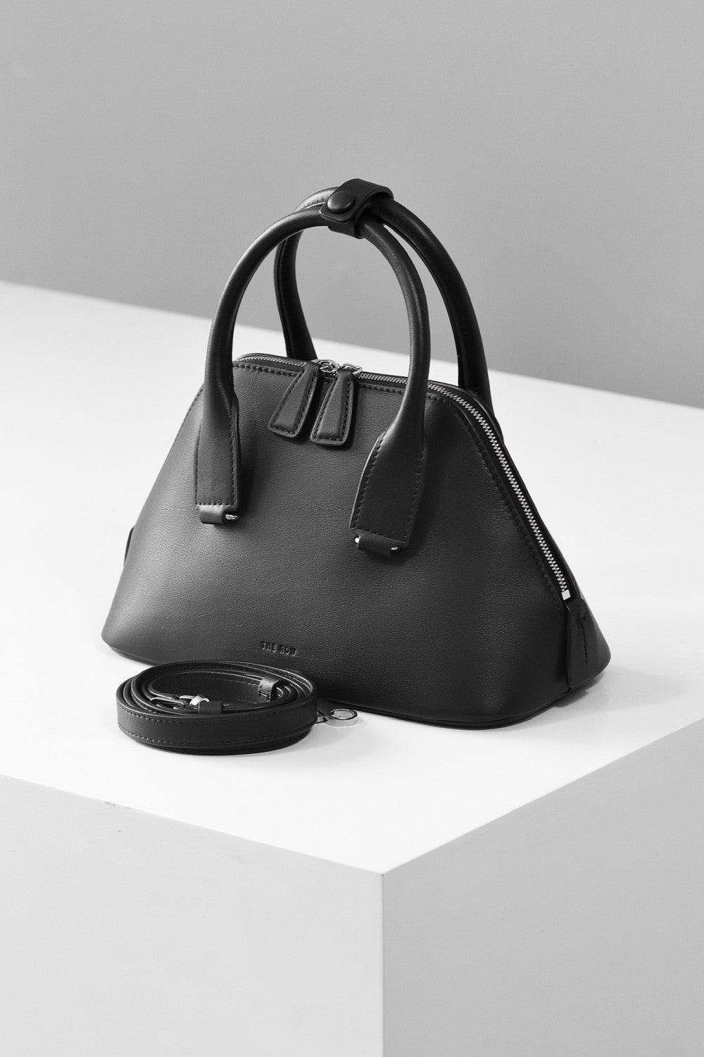 The Row Devon Women's Solid Color Adjustable Shoulder Strap Zipper Closure Calfskin Handbag Shoulder Crossbody Bag Bags #76519