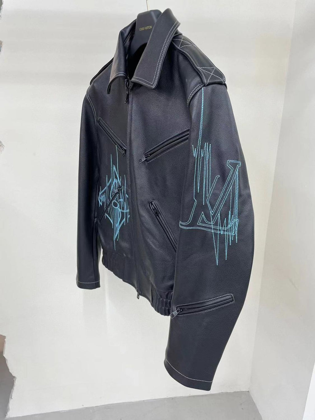 Louis Vuitton Men's Fall And Winter Zipper Decoration Lapel Zipper Drawstring Long Sleeved Cowhide Leather Jacket #98479