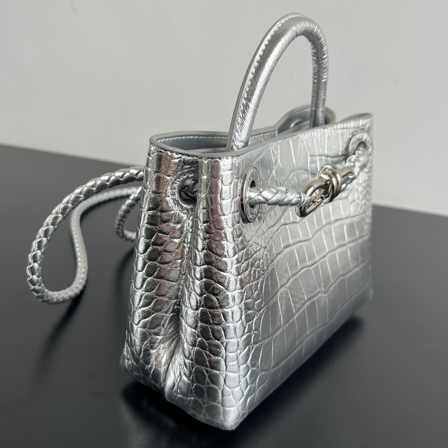 Bottega Veneta  Andiamo Mini Crocodile Pattern Handbag Stylish And Elegant Bags In Gold And Silver Bag Bags Metallic-colored Leather Tends To Fade Easily #196