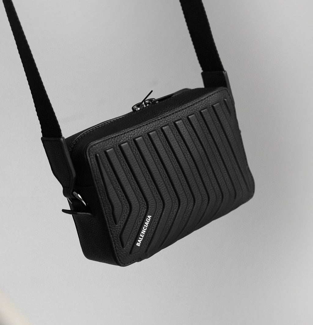 Balenciaga Men's Black Logo Embossed Shoulder Strap Leather Camera Bag Tote Shoulder Crossbody Bags #75668