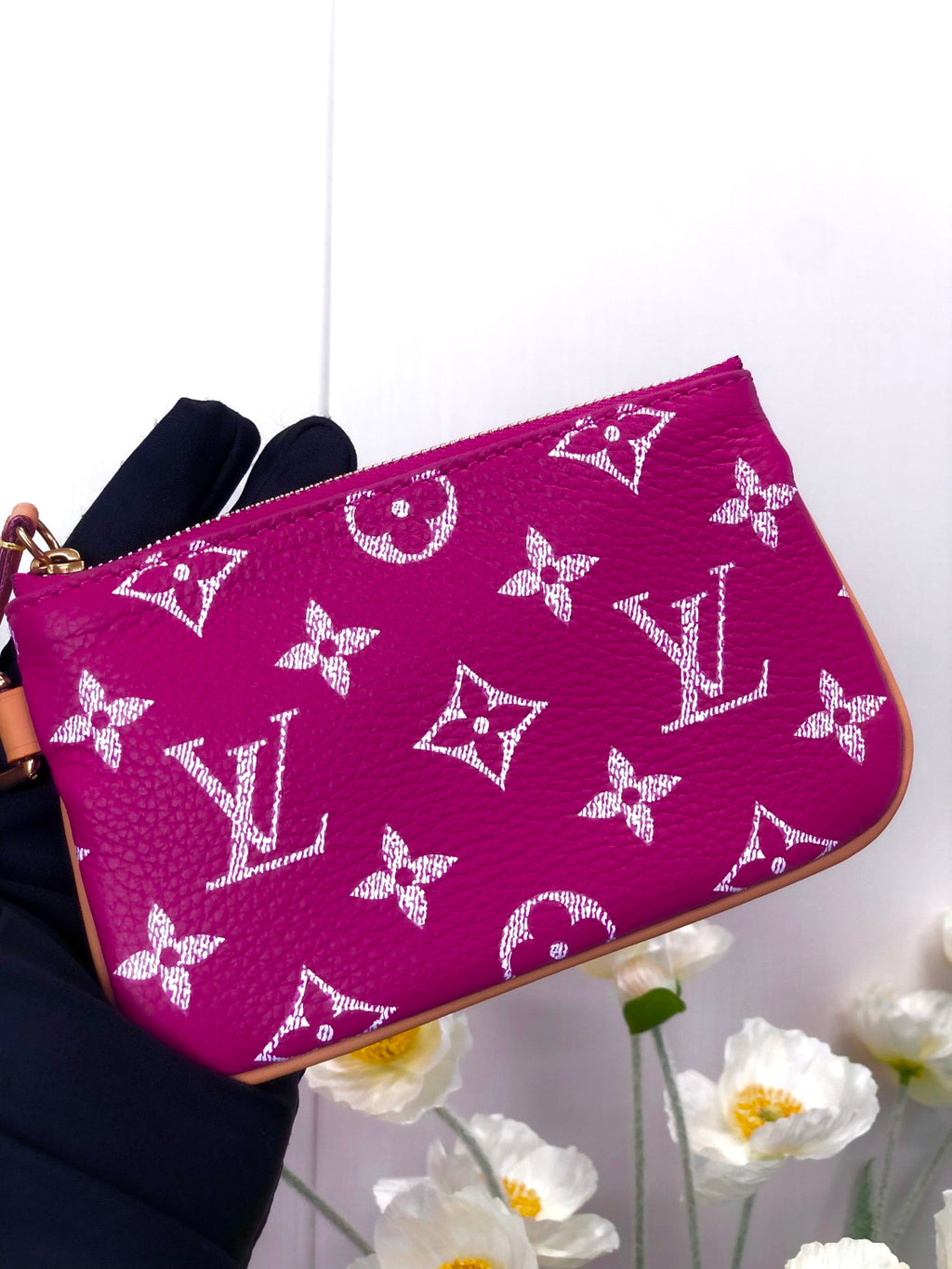 Louis Vuitton Women's Fashion Classic Dragon Fruit Red Logo Zipper Closure Leather Shoulder Bag Handbags In Small Medium And Large Sizes Crossbody Bag Bags #78654