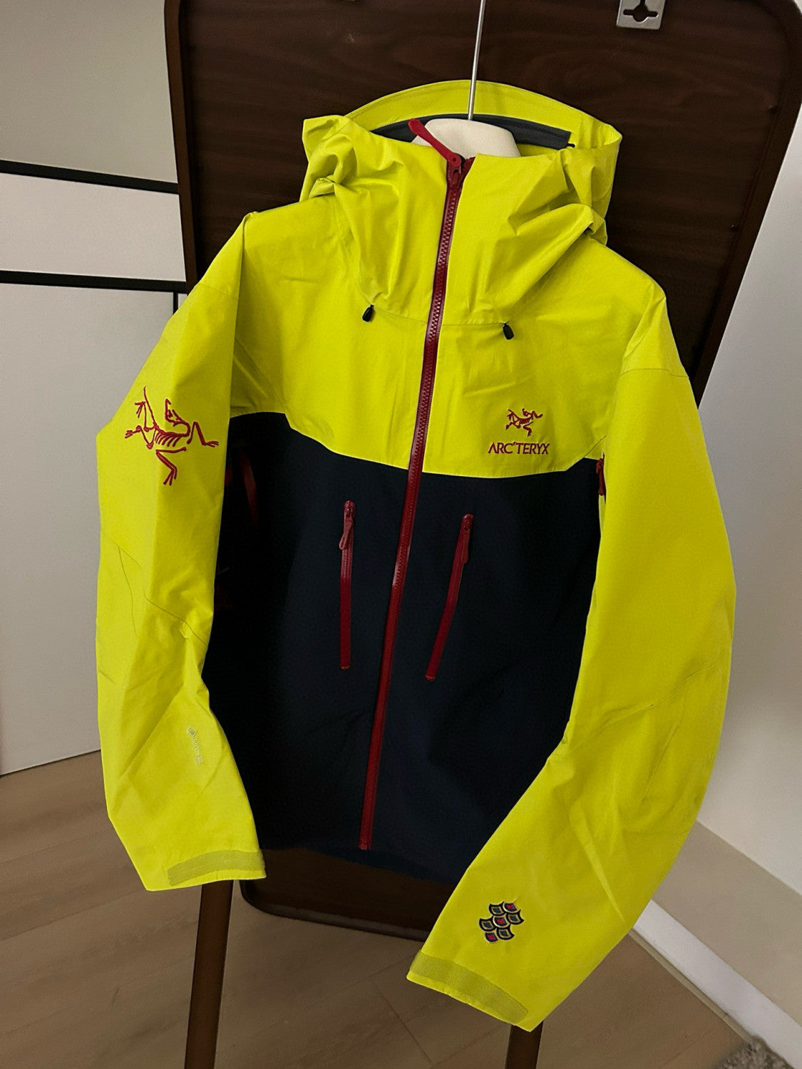 Arcteryx Men's Spring and Autumn ALPHA SV GORE-TEX Year of the Dragon Series Patchwork Outdoor Hooded Waterproof Windproof Jacket #98372