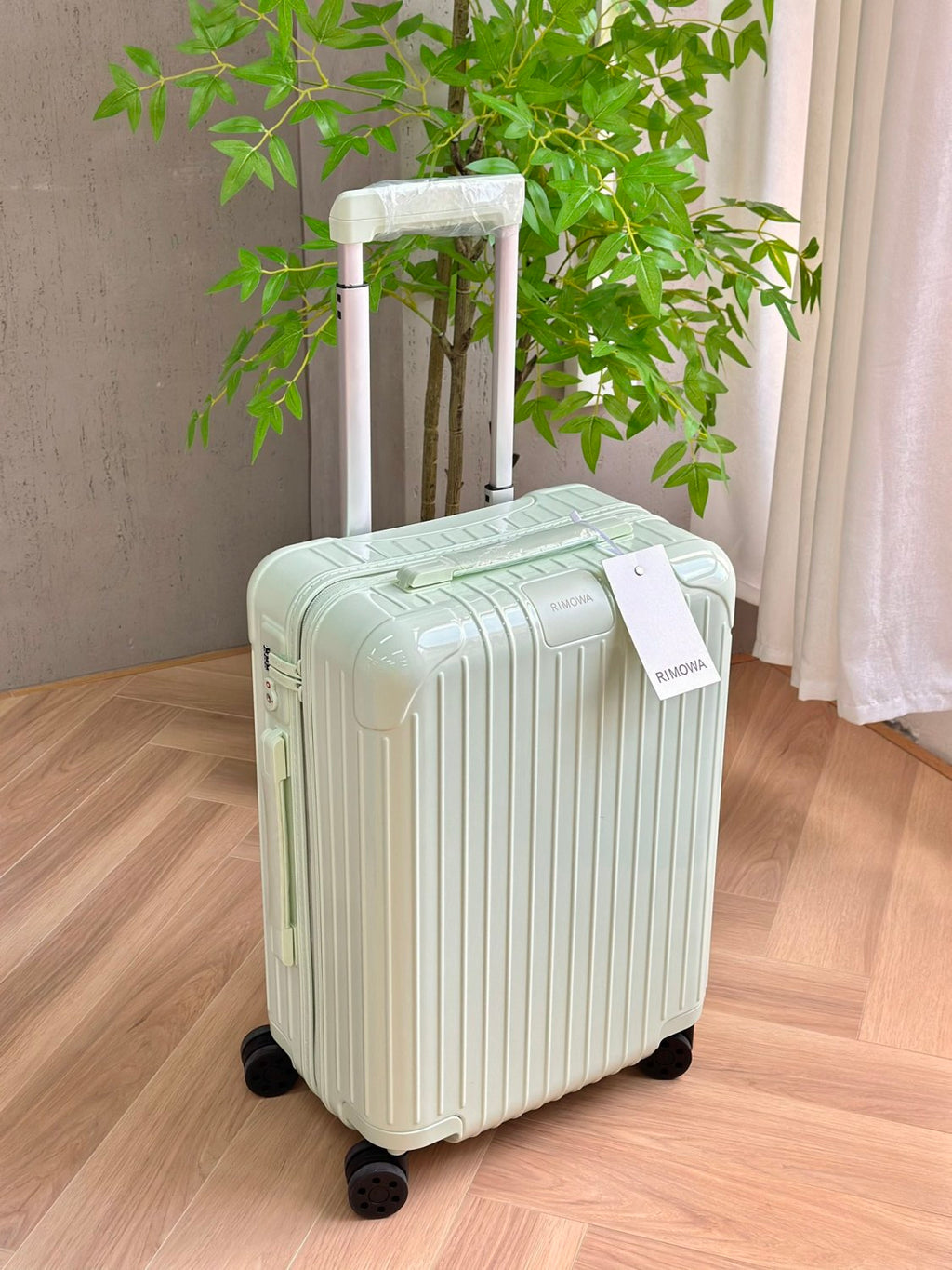 Rimowa Essential Series Five New Seasonal Limited-edition Luggage Models Available In Various Sizes Perfect For Short Trips Or Long Journeys Offering High-quality Luggage Box  #195323