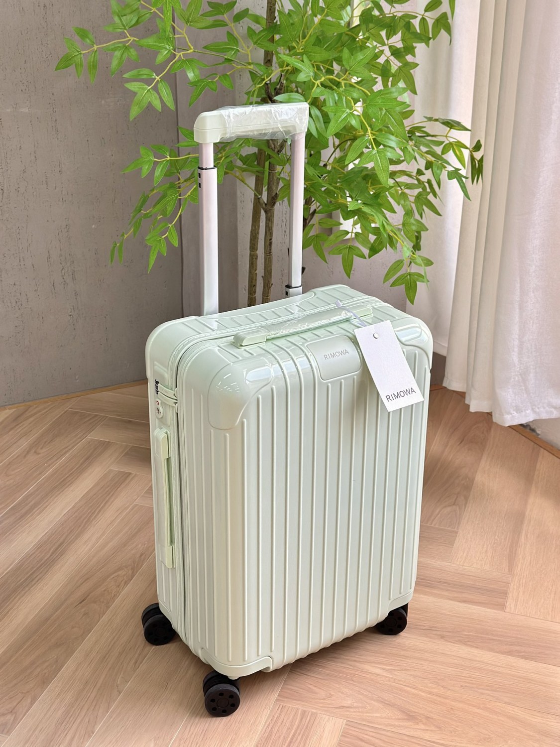 Rimowa Essential Series Five New Seasonal Limited-edition Luggage Models Available In Various Sizes Perfect For Short Trips Or Long Journeys Offering High-quality Luggage Box  #195323