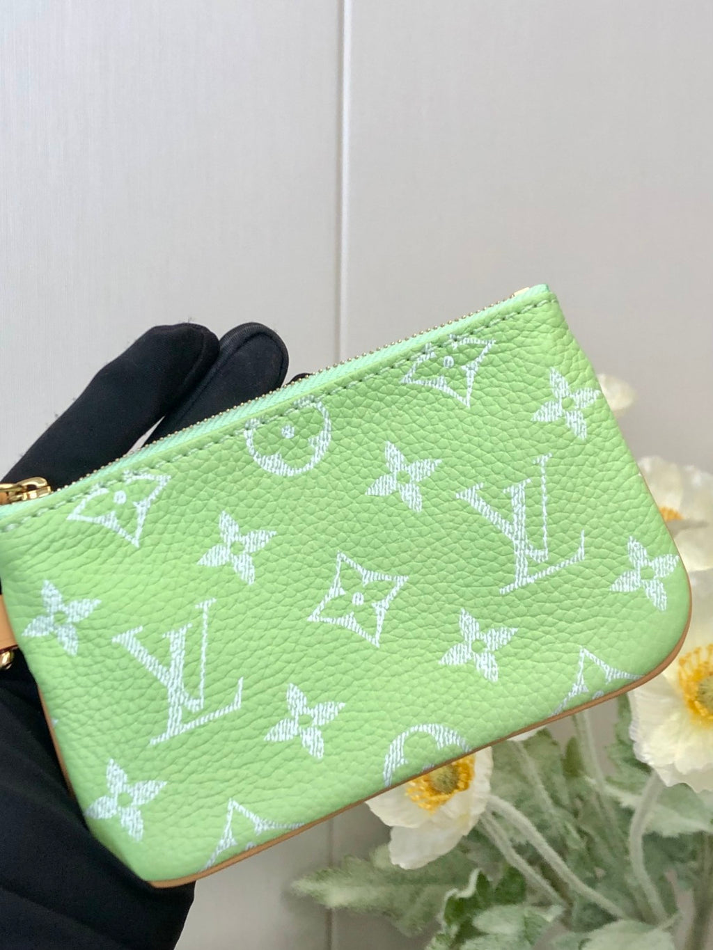 Louis Vuitton Women's Fashion Classic Avocado Green Logo Zipper Closure Leather Shoulder Bag Handbags In Small Medium And Large Sizes Crossbody Bag Bags #78663