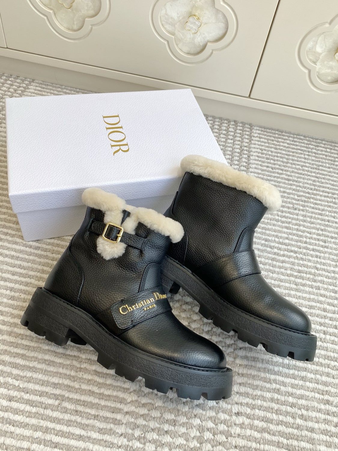 DIOR DiorAlps D-Quest Ankle Boot Black Grained Calfskin White Lambskin Shearling #335893