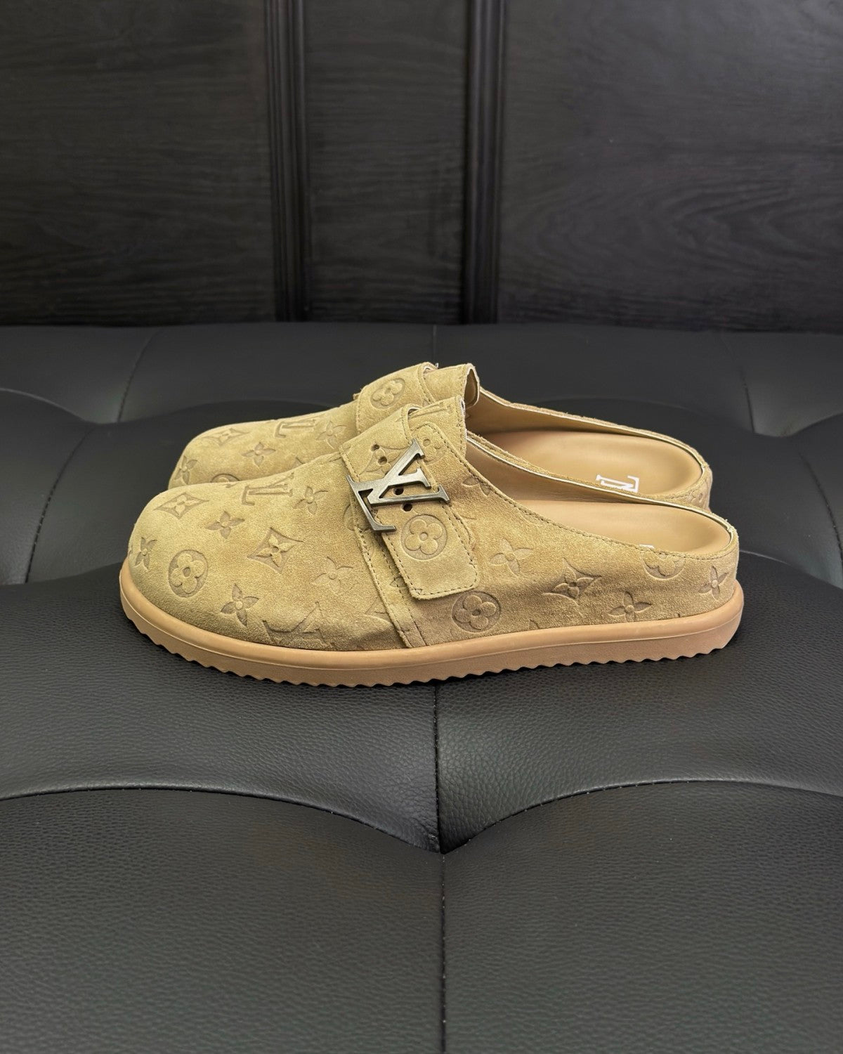Louis Vuitton LV Easy Mule Men's And Women's Summer Solid Color Letter Print Suede Leather Birkenstock Shoes #77925
