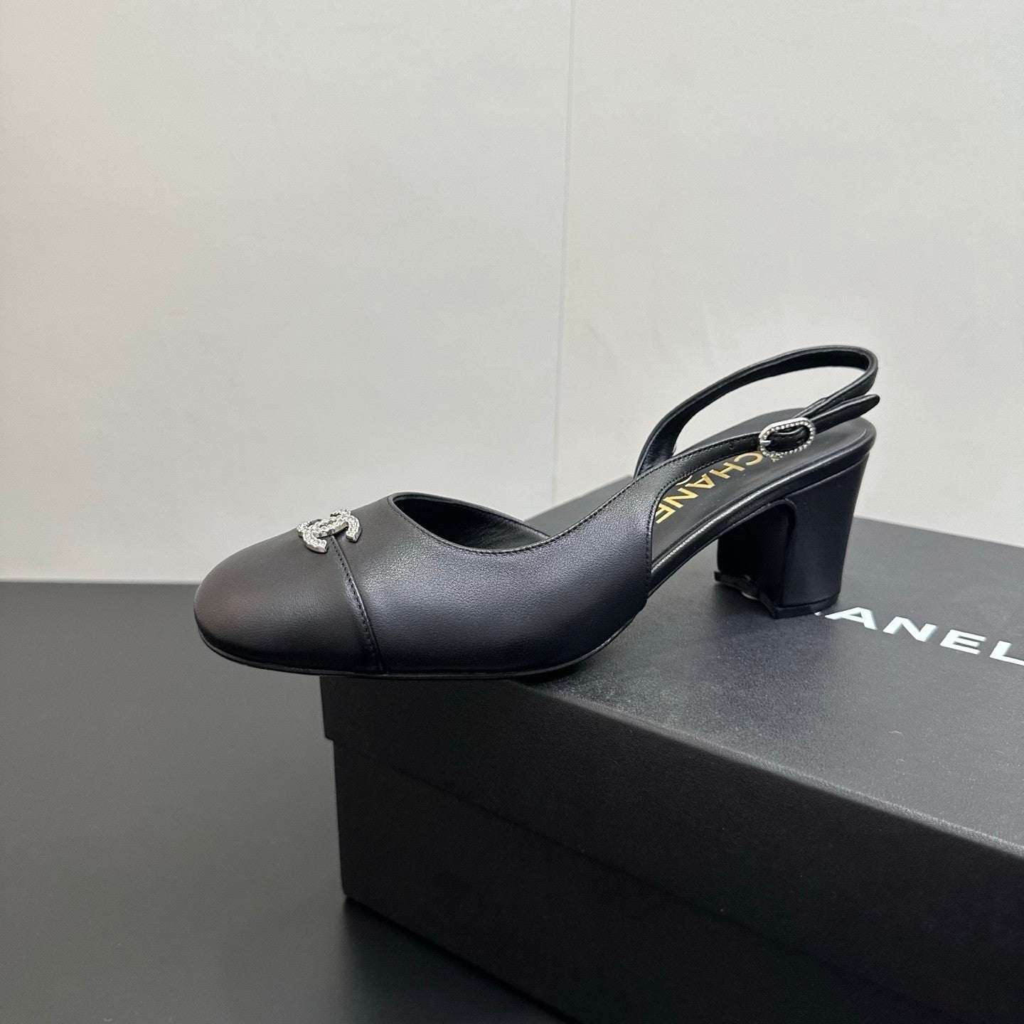 Chanel 6cm Heel Height Double C Thick Heel Back Hollow Color Block Stitching High Heel Sandals #333238