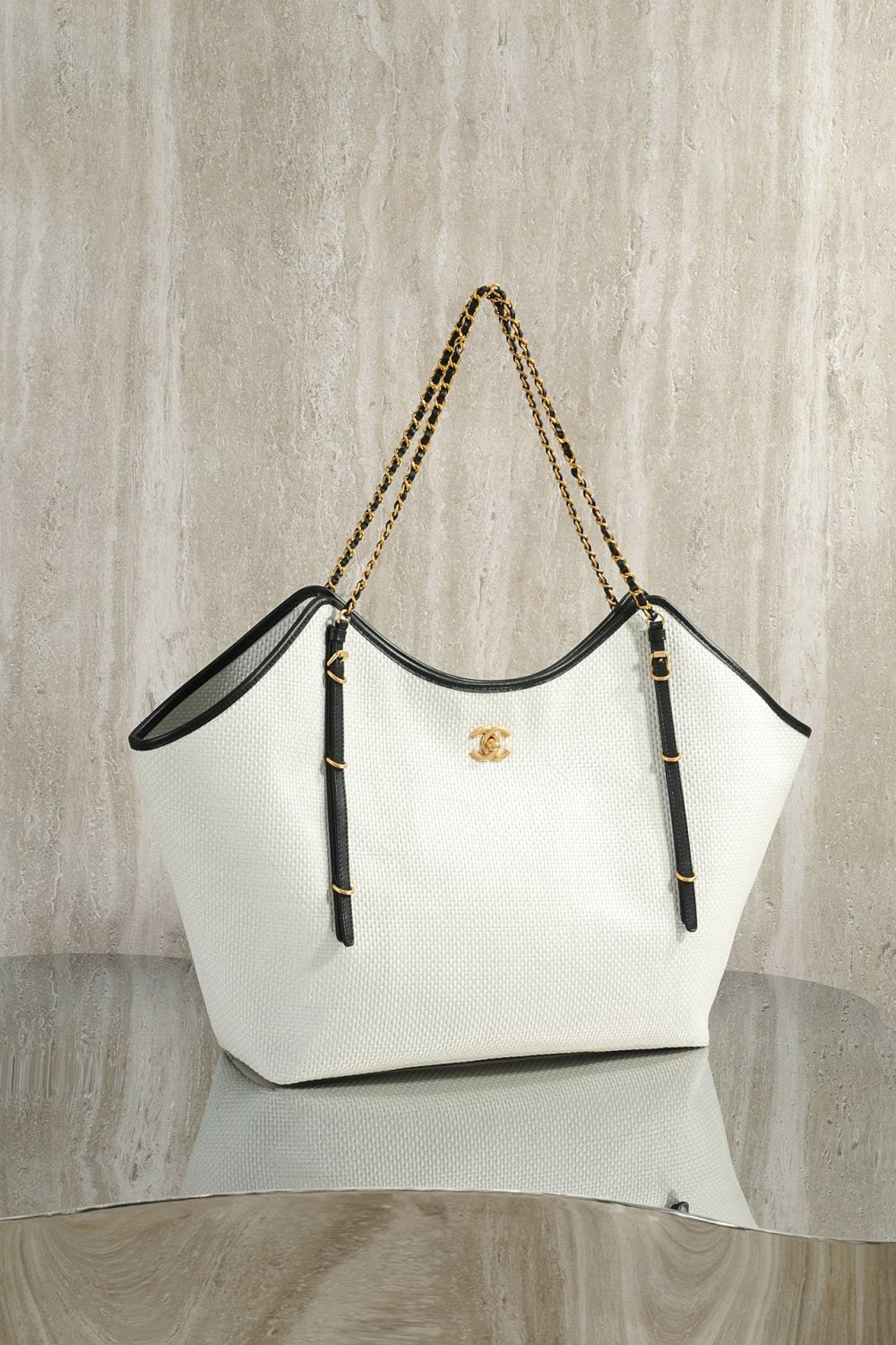 Chanel 26 Early Spring Resort Collection MAXI Tote Bag Gold Metallic Accents Tri-Color Fashion Statement Elegant and Refined Handheld Spacious Tote Bags #194915